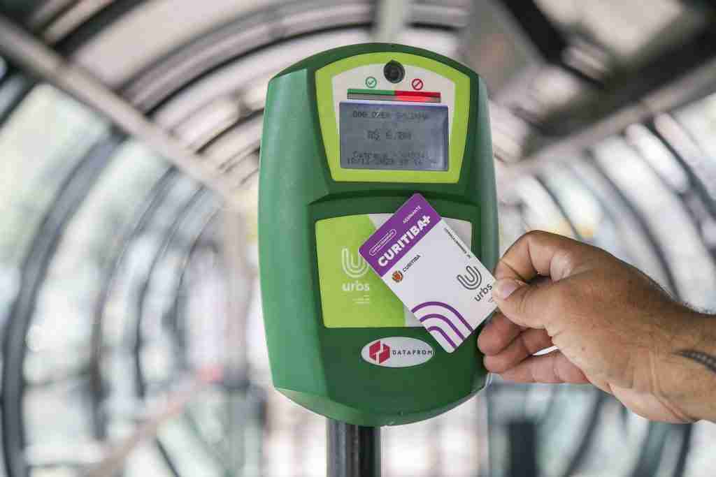 Cartão Curitiba+: Inovação e Economia Cartão Curitiba+: Inovação e Economia no Transporte Coletivo